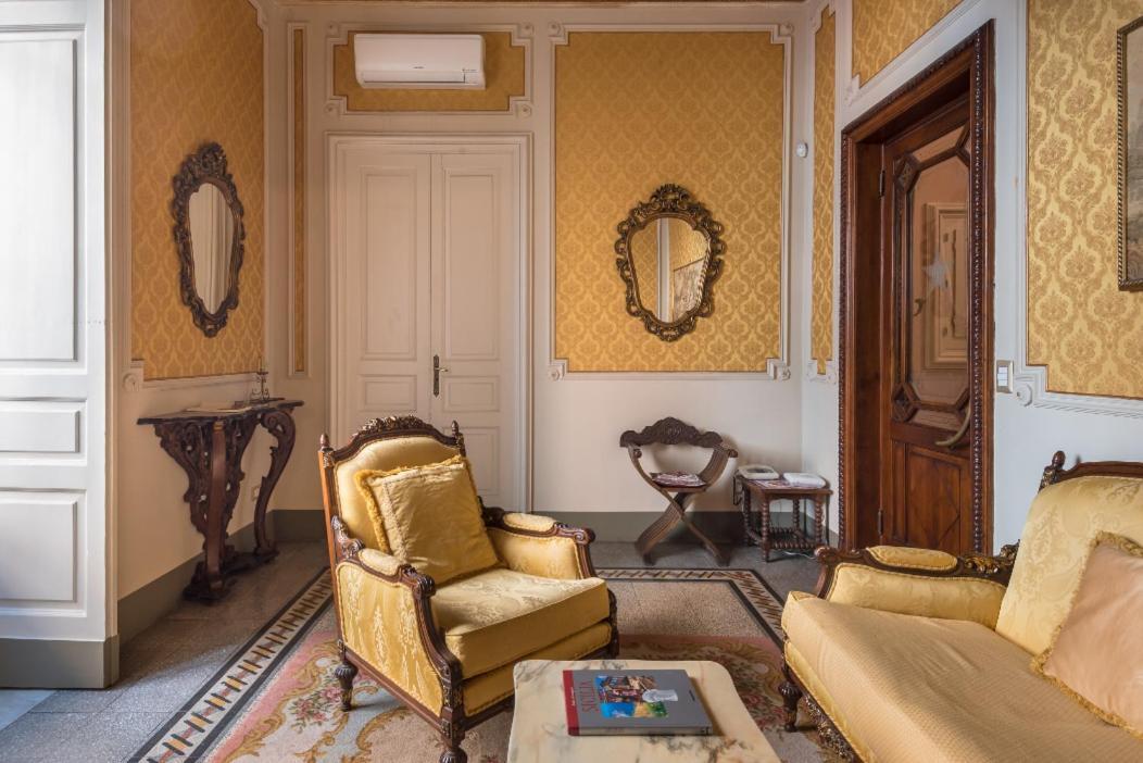 Palazzo Arcidiacono - Luxury Holidays Catania Bagian luar foto
